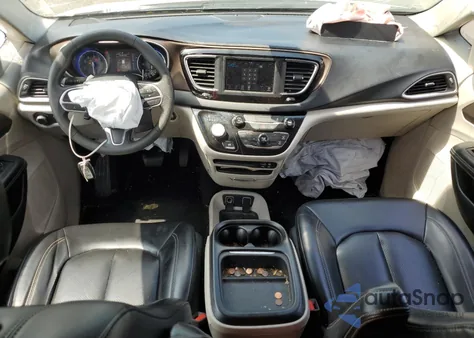 2020 Chrysler Voyager Lxi z USA, uszkodzony, nr VIN 2C4RC1DG3LR265663